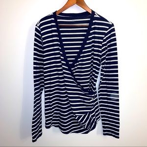 🌸HP🤰Crossover maternity/nursing shirt sz L